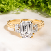 LUCCE SOPHIA™ Luxe Emerald Lab Diamond 2.00ct D VVS2 IGI 18K Yellow Gold