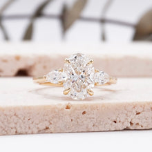 Load image into Gallery viewer, Sophia Oval Luxe Diamond *new*
