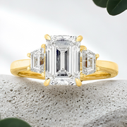 LUCCE SOPHIA™ Luxe Emerald Lab Diamond 2.00ct D VVS2 IGI 18K Yellow Gold