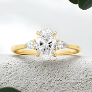 LUCCE SOPHIA™ Oval Lab Diamond 1.01ct D VVS2 IGI 14K Yellow Gold