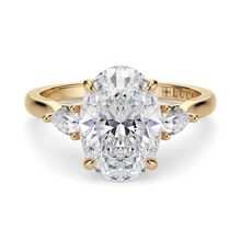 Load image into Gallery viewer, Lucce Sophia Oval Diamond

