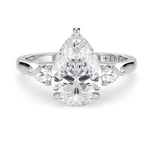 Load image into Gallery viewer, Lucce Sophia Pear Diamond
