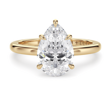 Load image into Gallery viewer, LUCCE VERONA™ Pear Natural Diamond 0.50ct I VS1 GIA 18K Yellow Gold
