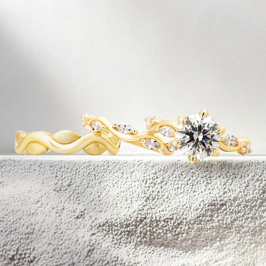 Load image into Gallery viewer, LUCCE Carved Intertwined Marquise Texture with Polished Finish Unisex Wedding Ring in Gold or Platinum
