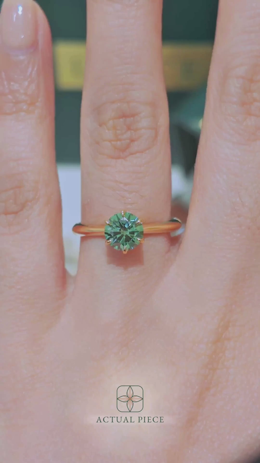 Load and play video in Gallery viewer, LUCCE Ecuadorian Knife Edge Solitaire with Green Diamond in Petal Prongs
Set in Gold or Platinum
