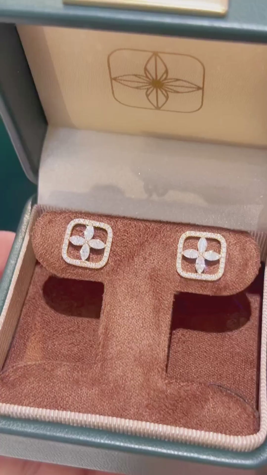 Load and play video in Gallery viewer, Constance Earrings with Round and Marquise Lab or Natural Diamonds in Gold or Platinum Fine Jewelry
Lucce, Manila, Philippines
