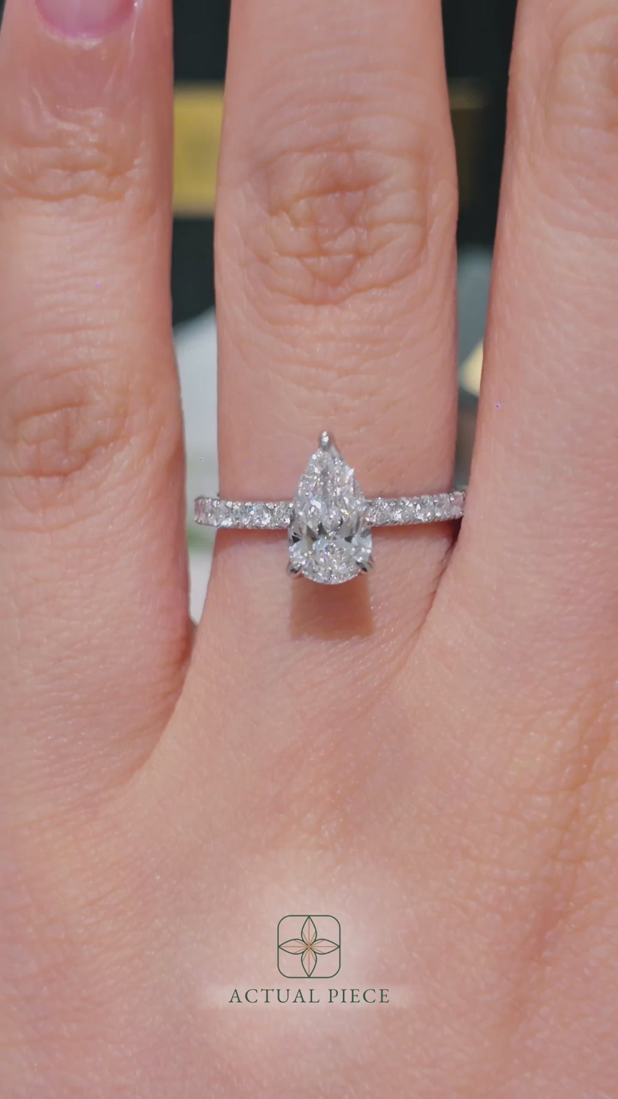 Load and play video in Gallery viewer, LUCCE LUCIA™ Halo Pavé Pear Lab Diamond 0.75ct D VVS2 IGI 18K White Gold
