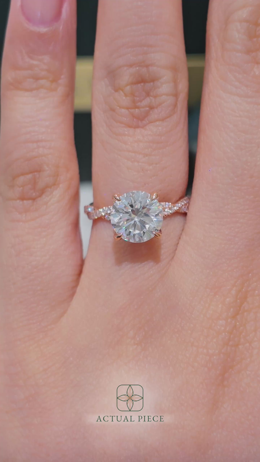 Load and play video in Gallery viewer, LUCCE JAMILA™ 1.95ct CELESTE™ Moissanite 14K Rose Gold

