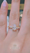 Load and play video in Gallery viewer, LUCCE CONSTANCE™ Viello Pear Lab Diamond 1.26ct E VVS2 IGI 14K Yellow Gold
