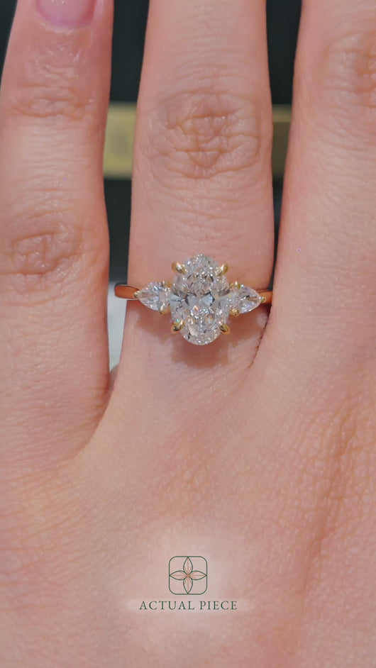 Lucce Sophia Oval Luxe Diamond Trilogy Engagement Ring with Pear accents in Yellow Gold
Manila, Philippines
