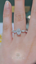 Load and play video in Gallery viewer, LUCCE CONSTANCE™ Petal Oval 4-Prong Lab Diamond 1.03ct D VVS2 IGI Platinum
