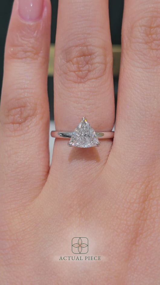 LUCCE LUCIA™ Halo Trillion Lab Diamond 1.04ct E VVS2 GIA Platinum
