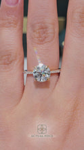 Load and play video in Gallery viewer, Lucce Daphne Round Lab Diamond 2.08ct D VVS2 Id IGI 18K Yellow Gold

