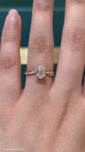 Load and play video in Gallery viewer, Fiore Pear Natural Diamond 1.00ct I VS2 Ex GIA Forevermark 18K Yellow Gold
