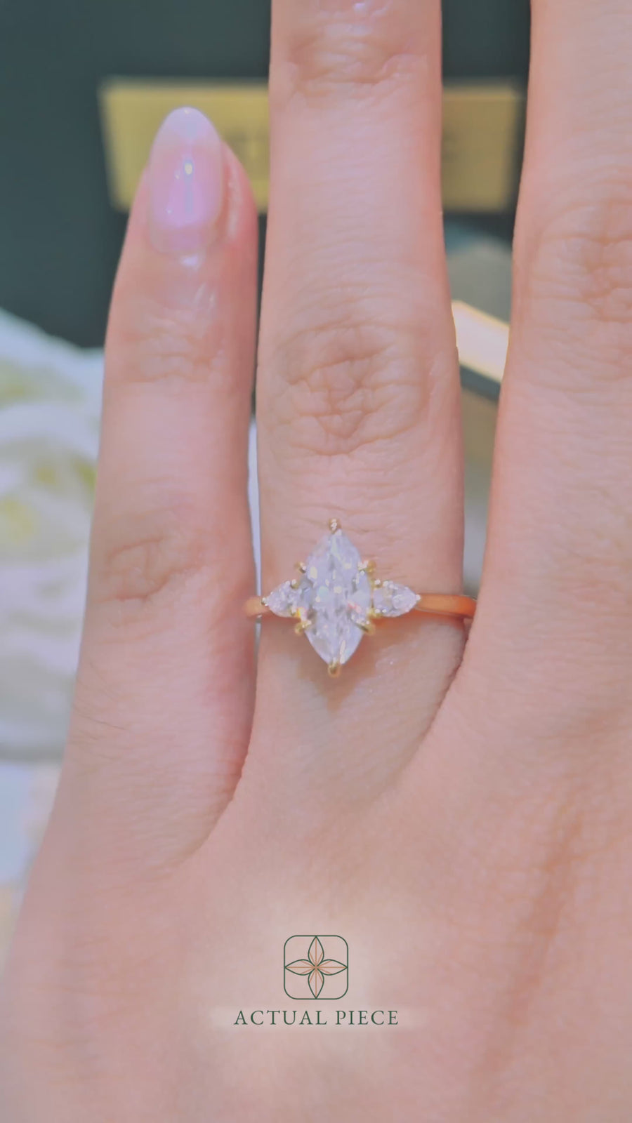 Load and play video in Gallery viewer, LUCCE SOPHIA™ Marquise Gemstone

