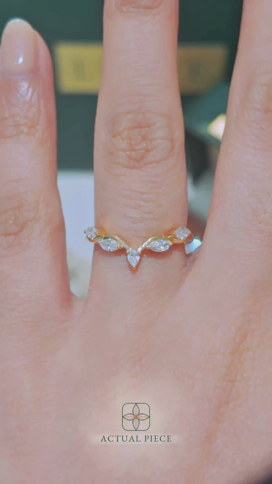 Load and play video in Gallery viewer, LUCCE CONSTANCE™ Tiara 0.53ctw Lab Diamond 18K Yellow Gold
