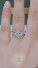 Load and play video in Gallery viewer, LUCCE CONSTANCE™ Chevron 1.26ctw Lab Diamond Platinum
