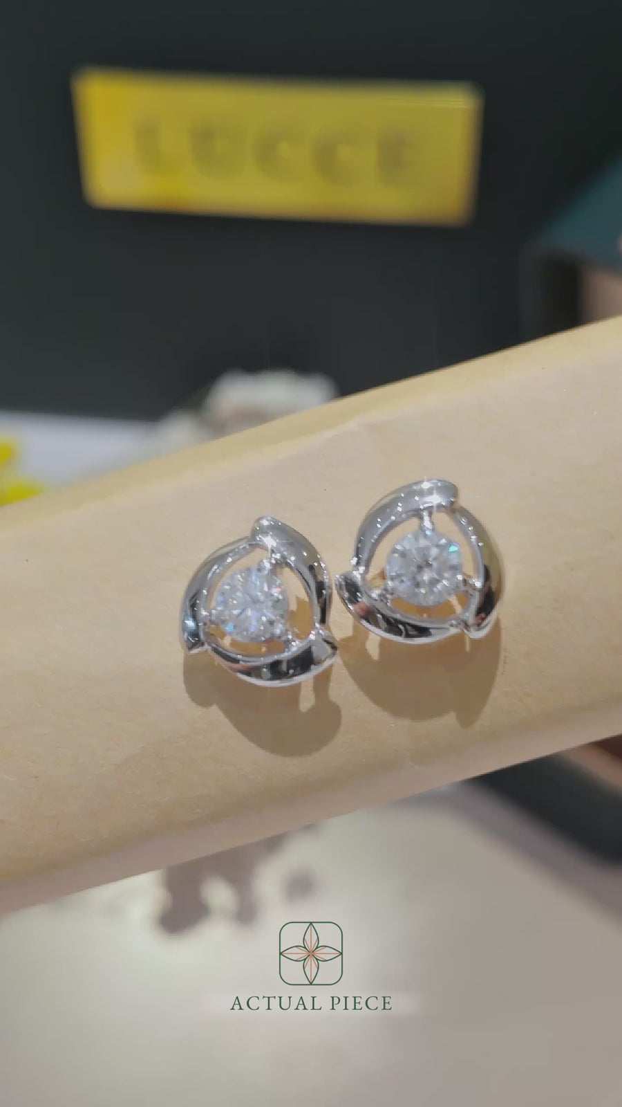 Load and play video in Gallery viewer, LUCCE AMANDA™ Round Earrings 0.96ctw CELESTE™ Moissanite 14K White Gold
