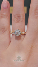 Load and play video in Gallery viewer, Lucce Constance Petal Round Lab Diamond 1.50ct F VVS2 Id IGI 18K Yellow Gold

