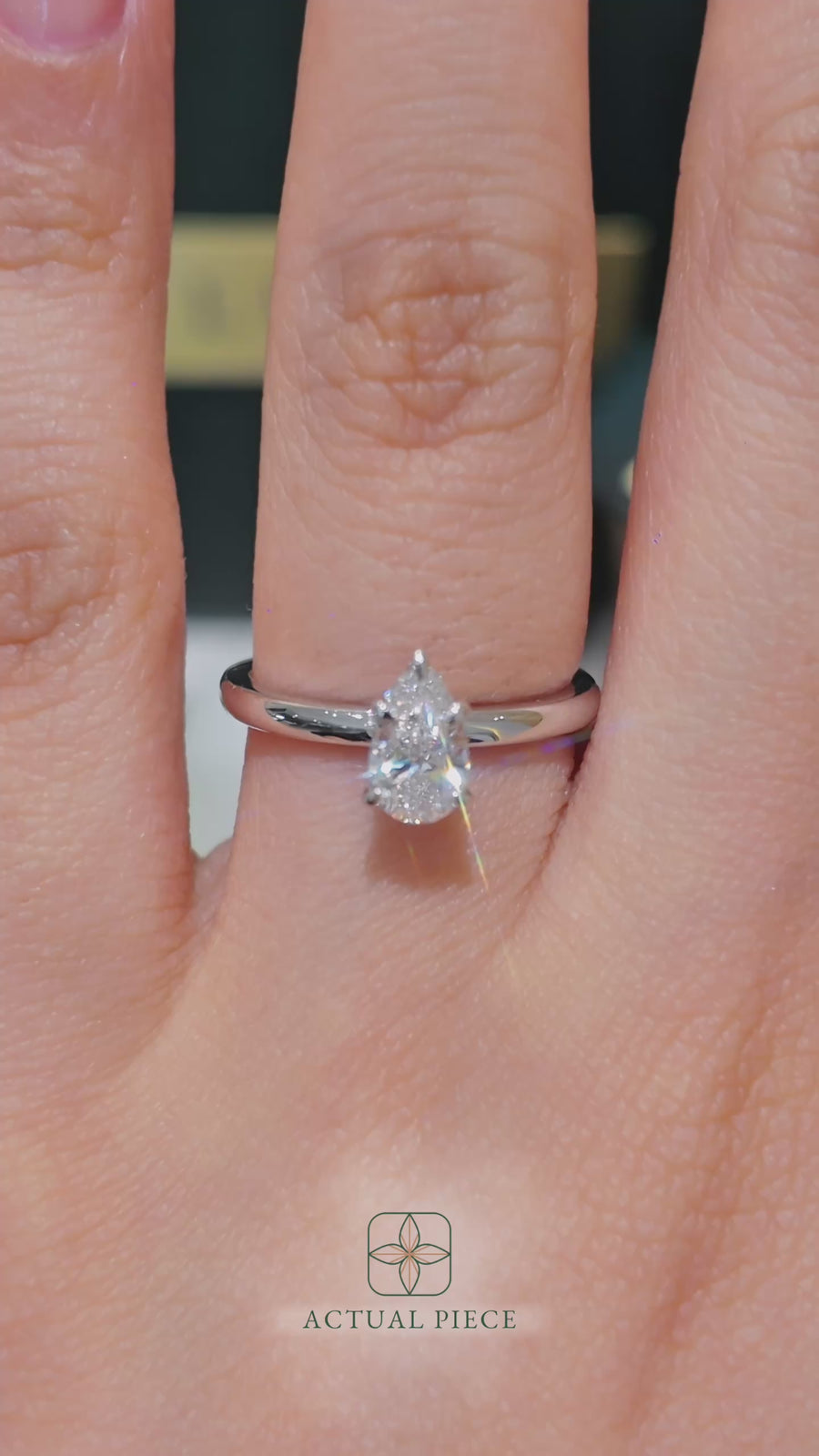 Load and play video in Gallery viewer, LUCCE VERONA™ Pear Diamond
