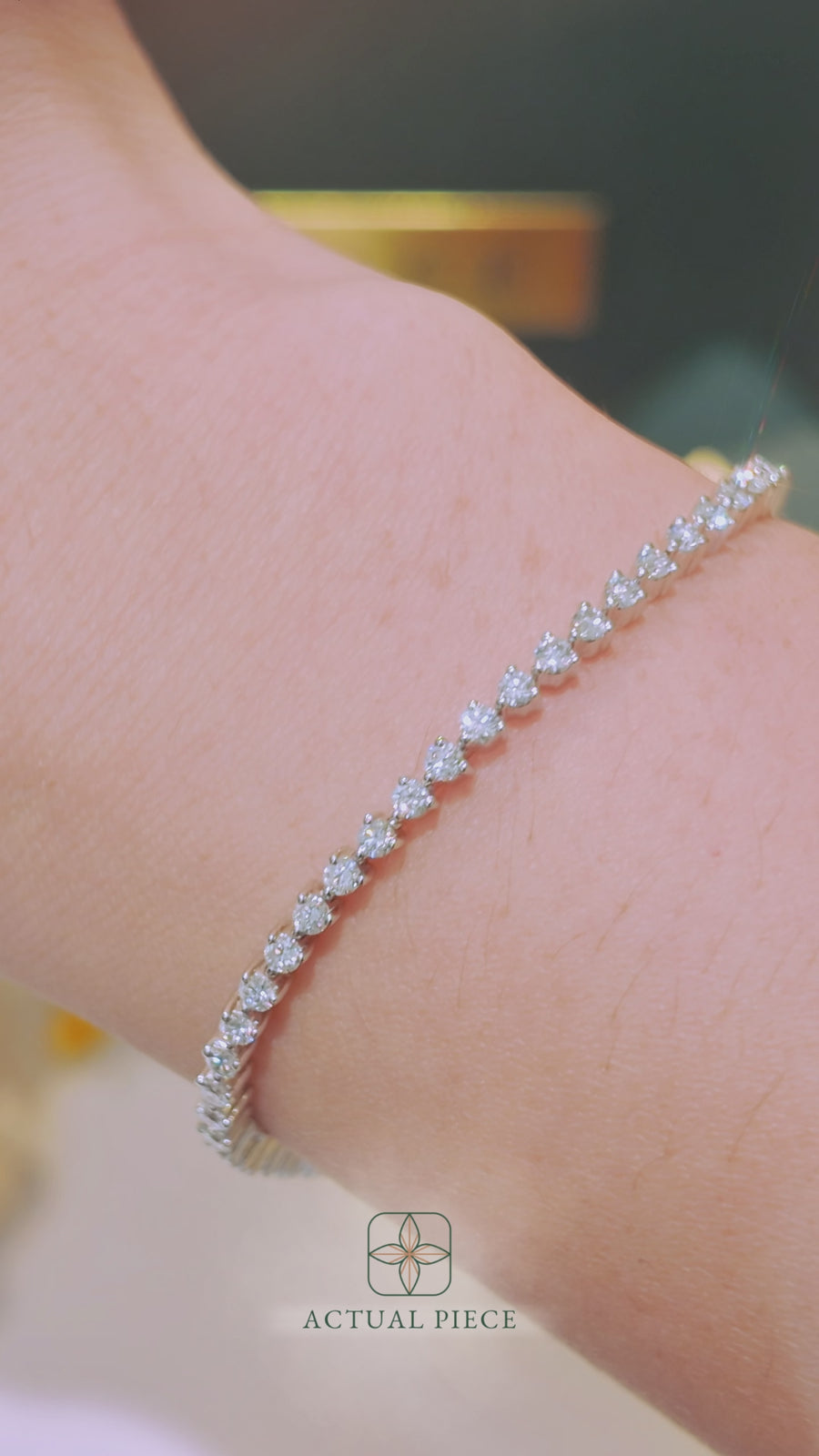 Load and play video in Gallery viewer, LUCCE TRINITY™ Tennis Bracelet 1.89ctw Natural Diamond Platinum
