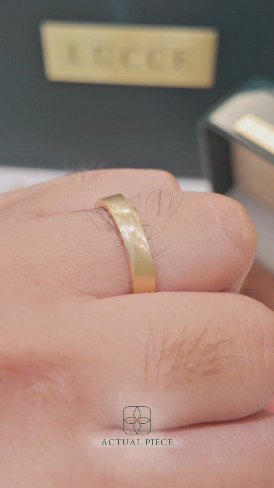 Load and play video in Gallery viewer, LUCCE ARCUS™ Brushed 4mm 14K Yellow Gold

