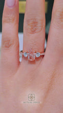 Load and play video in Gallery viewer, LUCCE SOPHIA™ Siena Pear ROSÉ™ Pink Lab Diamond 0.70ct FIP VS 2 IGI 14K Rose Gold
