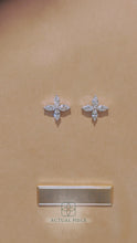 Load and play video in Gallery viewer, Lucce Constance Ole Earrings Diamond
