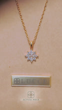 Load and play video in Gallery viewer, Lucce Constance Si Necklace Diamond
