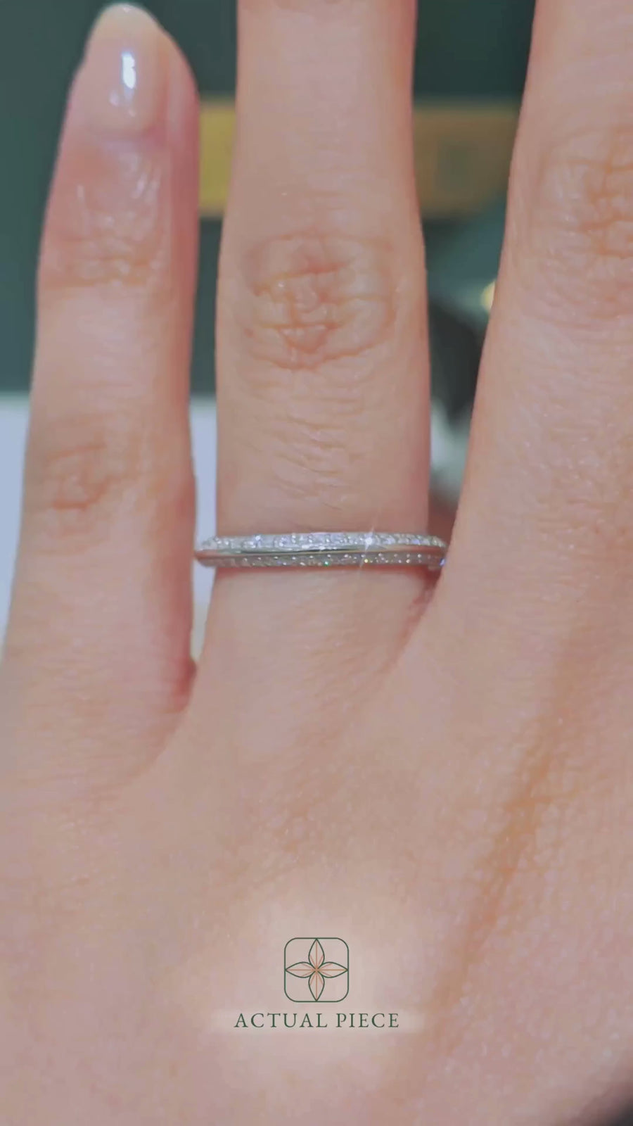 Load and play video in Gallery viewer, LUCCE ECUADORIAN™ Pavé Natural Diamond 0.32ctw Platinum
