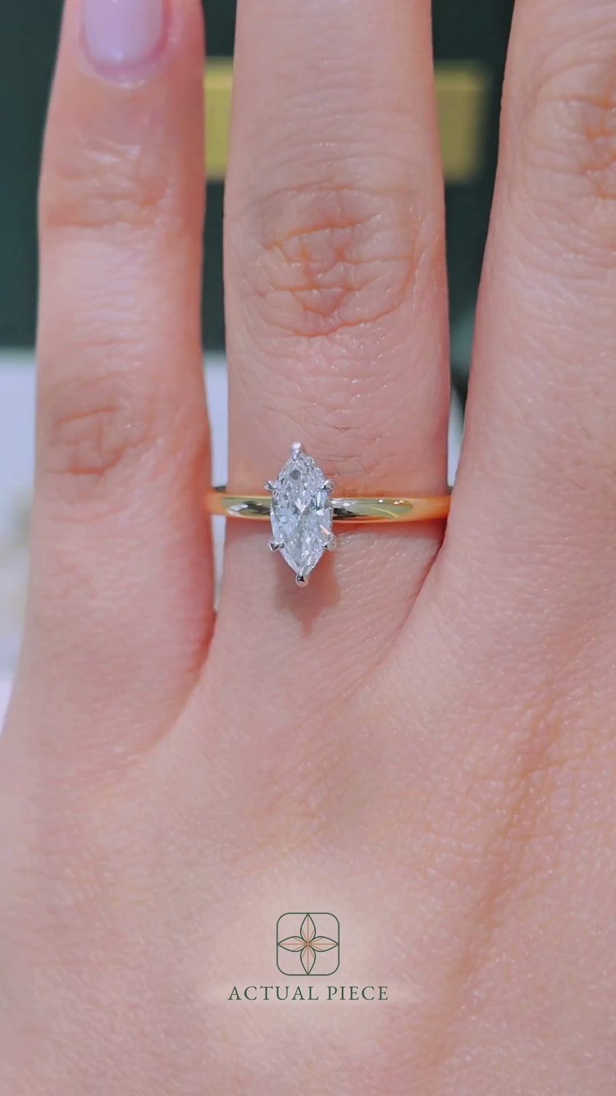 Load and play video in Gallery viewer, LUCCE VERONA™ Marquise Natural Diamond 0.50ct D VVS2 Ex GIA 18K Yellow Gold and Platinum Prongs
