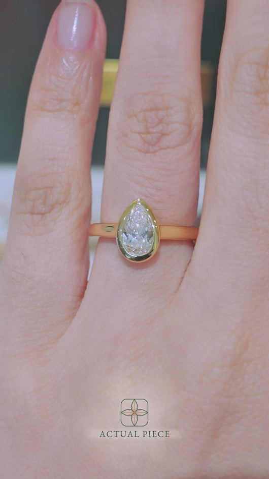 LUCCE CARLA™ Pear Lab Diamond 0.83ct D VVS2 IGI 14K Yellow Gold