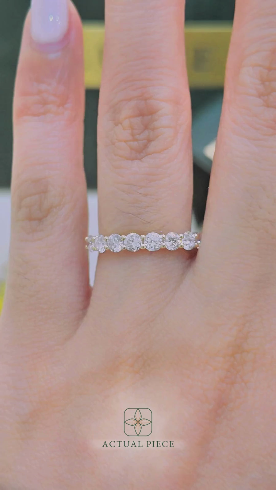 Load and play video in Gallery viewer, LUCCE RIVERA™ 9-Stone Round Diamond
