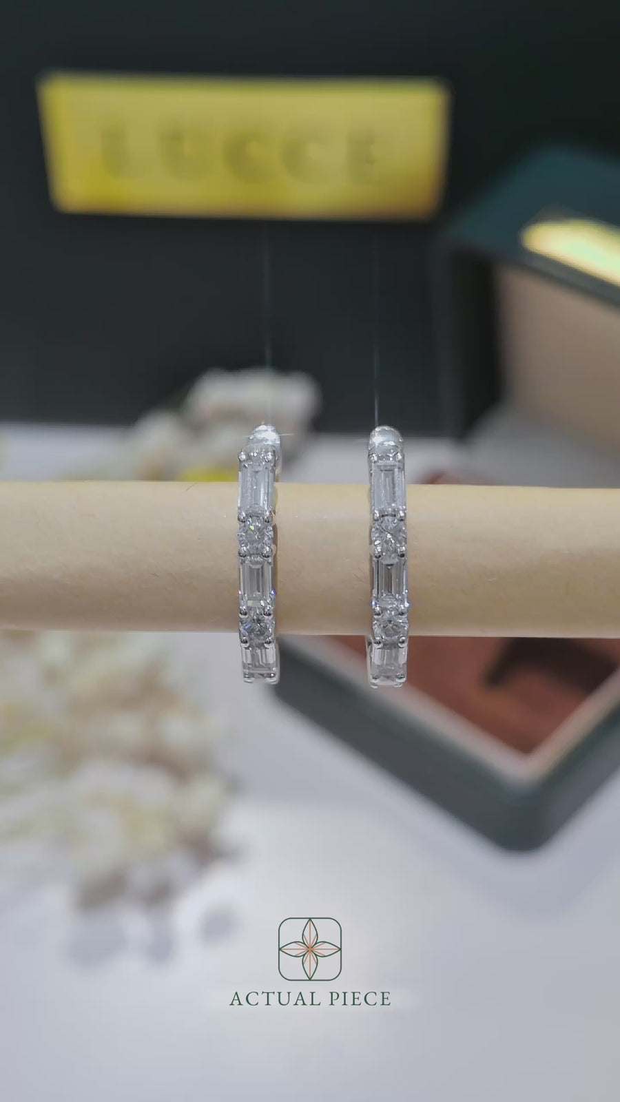 Load and play video in Gallery viewer, LUCCE DELLA™ Hoop Earrings Diamond
