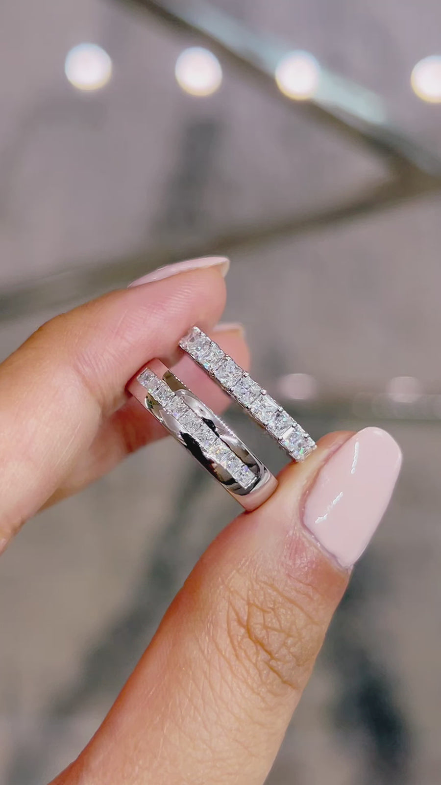 Load and play video in Gallery viewer, LUCCE Semi-Domed Unisex Wedding Ring with Princess Cut Diamonds on Gold or Platinum
