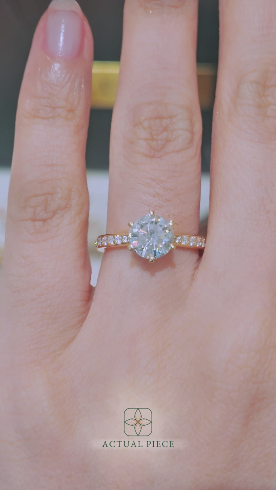 Load and play video in Gallery viewer, LUCCE ANGELA™ Pavé Round CELESTE™ Moissanite 1.25ct 14K Yellow Gold
