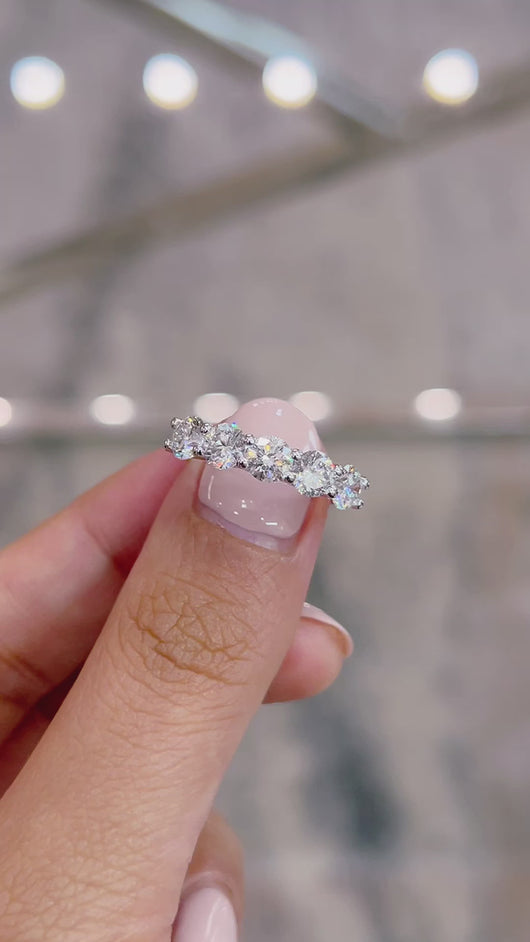 LUCCE RIVERA™ 5-Stone Round Diamond