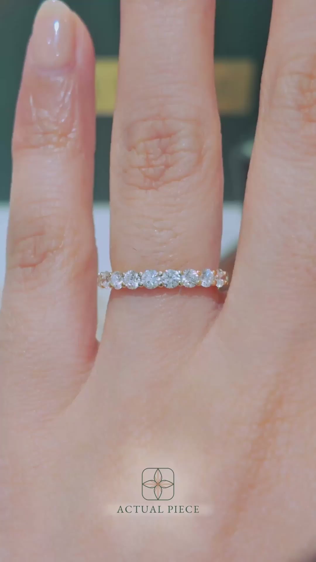 Load and play video in Gallery viewer, LUCCE RIVERA™ Ida 9-Stone Round Diamond
