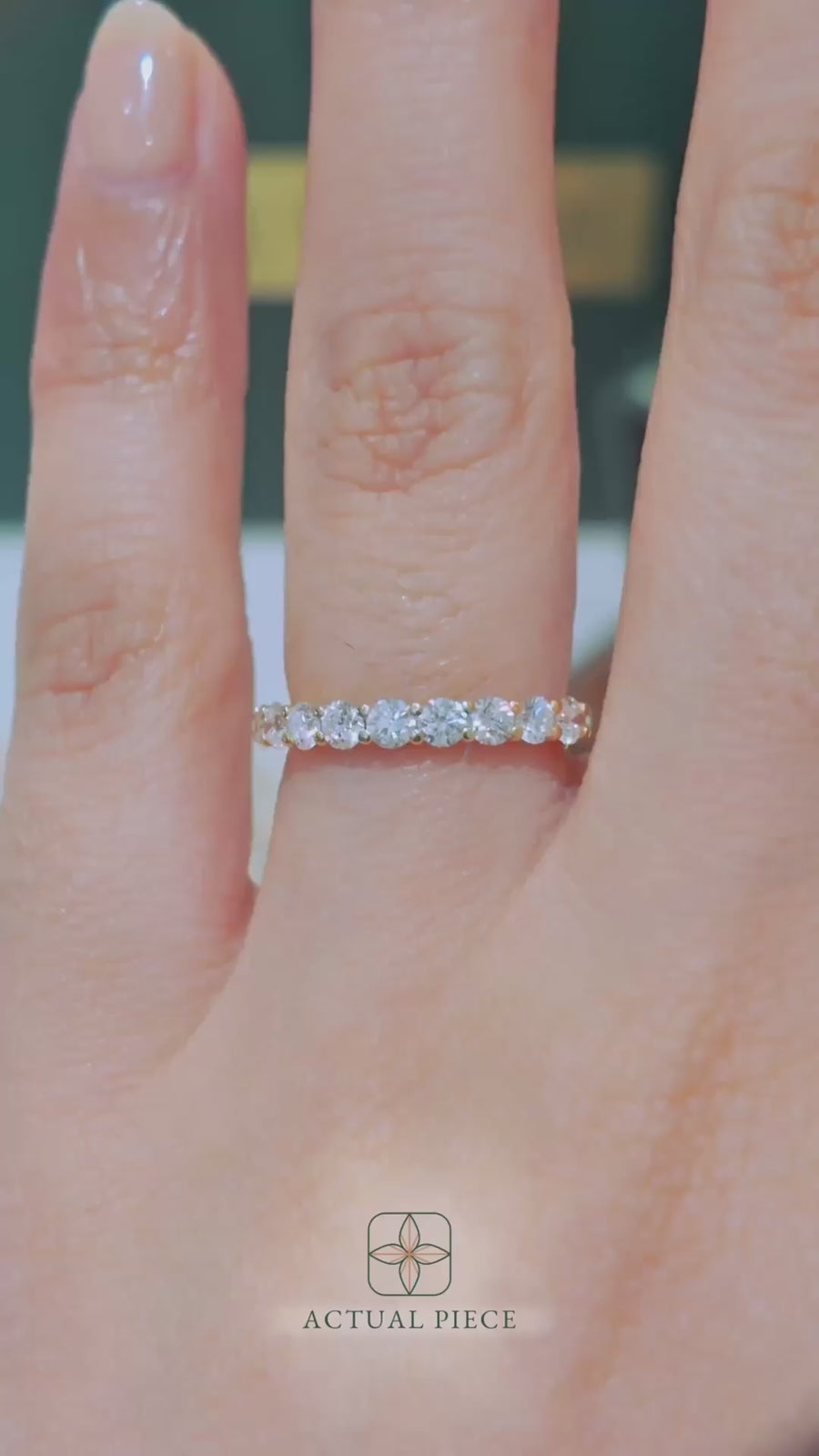 Load and play video in Gallery viewer, LUCCE RIVERA™ Ida 9-Stone Round Diamond
