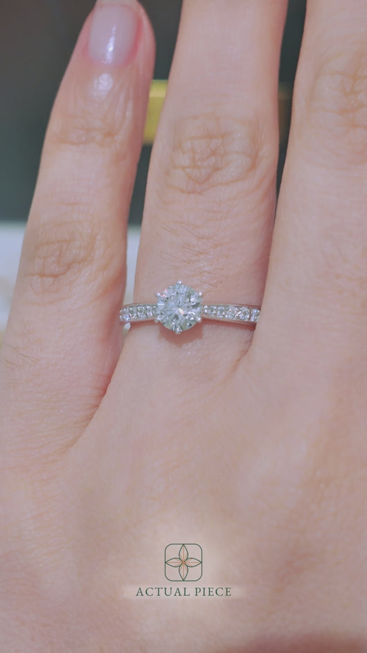 LUCCE ANGELA™ Pavé Round Diamond