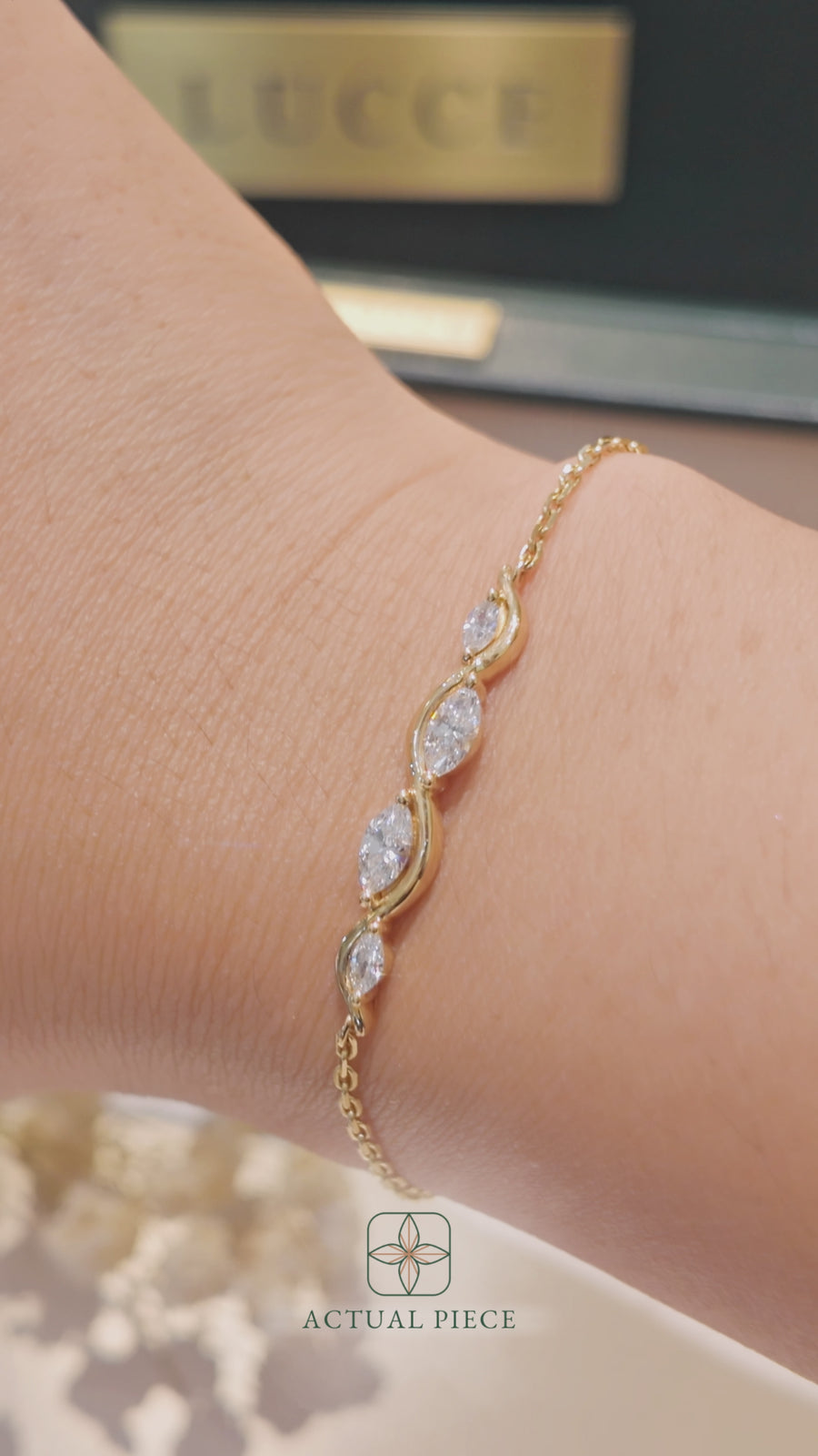 Load and play video in Gallery viewer, LUCCE CONSTANCE™ Infini Bracelet Diamond
