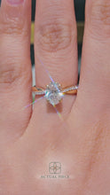Load and play video in Gallery viewer, Lucce Fiore Oval Lab Diamond 1.02ct D VVS2 Id IGI 14K Yellow Gold
