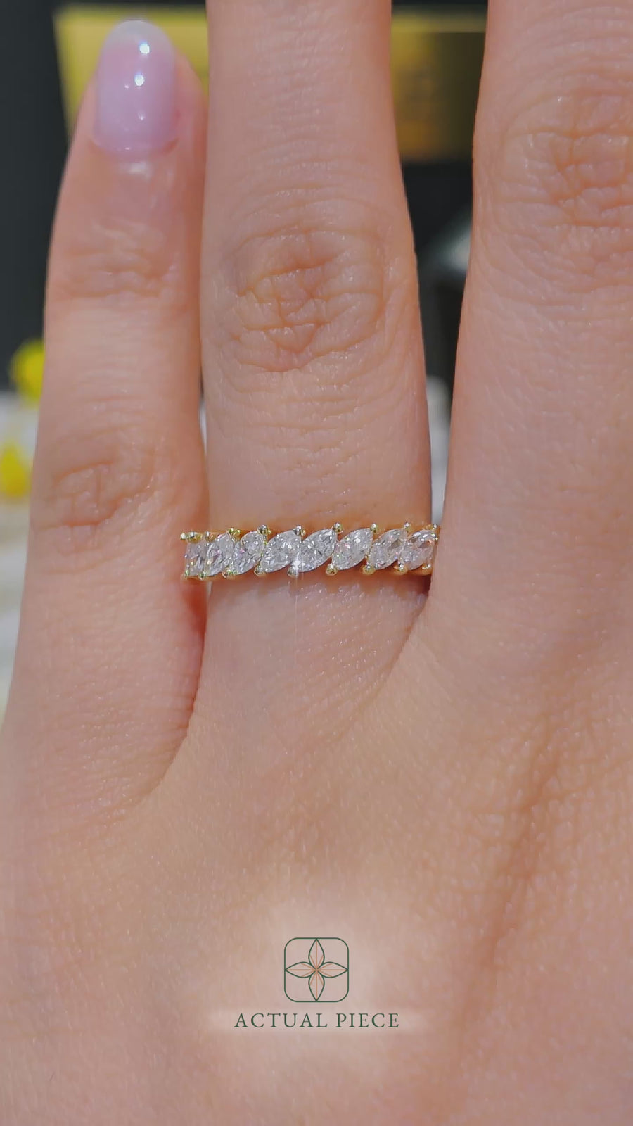 Load and play video in Gallery viewer, LUCCE CONSTANCE™ Lia 1.10ctw Lab Diamond 18K Yellow Gold
