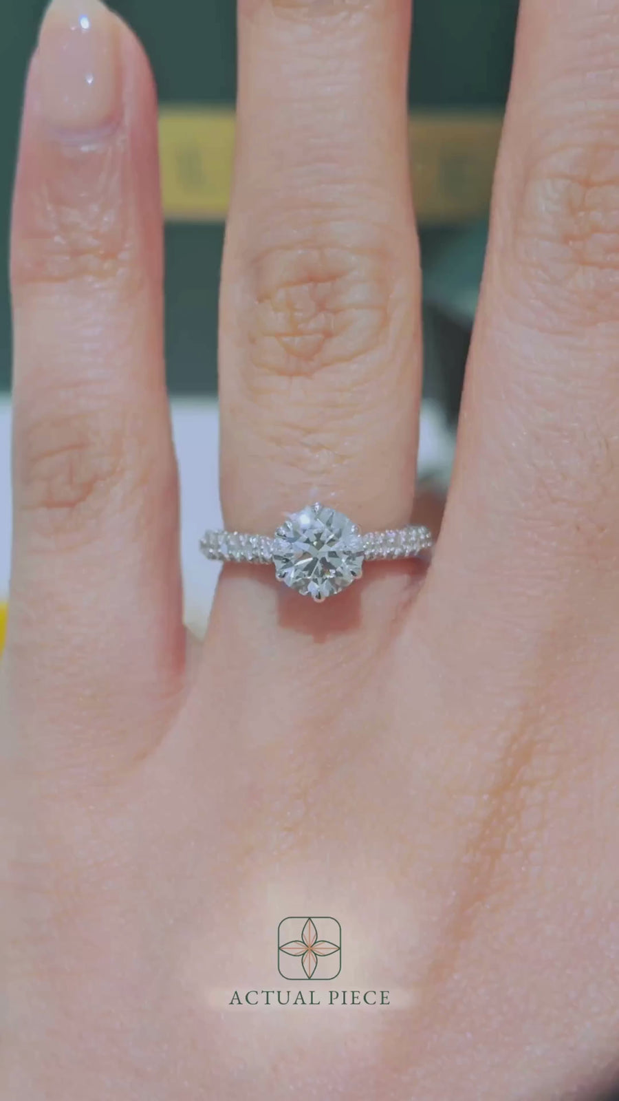 Load and play video in Gallery viewer, LUCCE AZALEA™ Luxe Round Diamond
