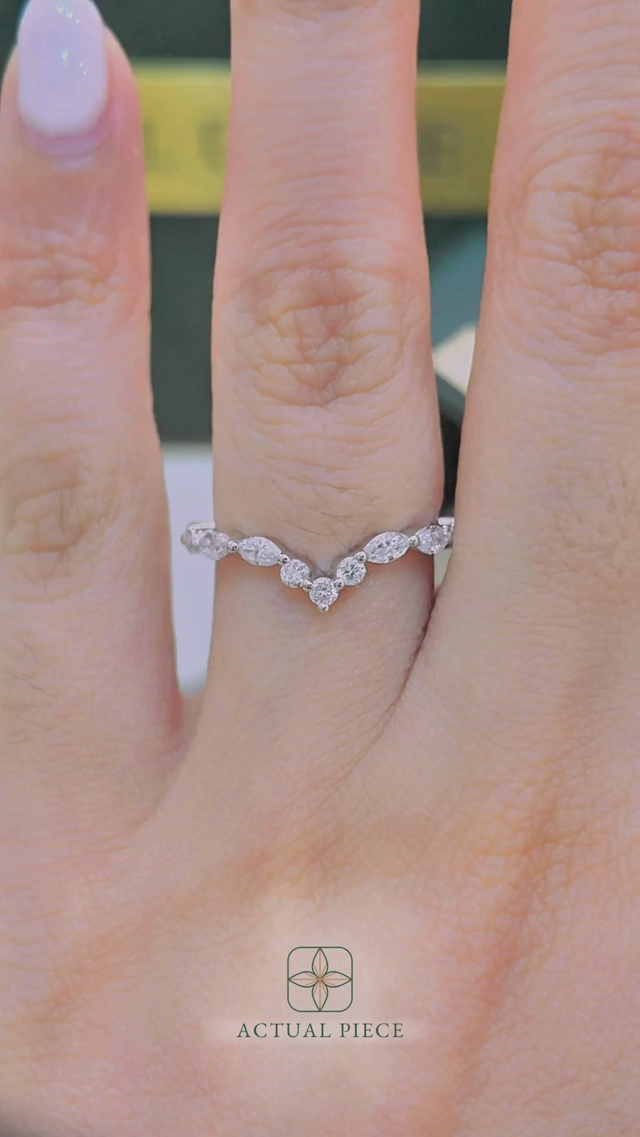 Load and play video in Gallery viewer, LUCCE MARCHESA™ Flush 0.46ctw Lab Diamond Platinum
