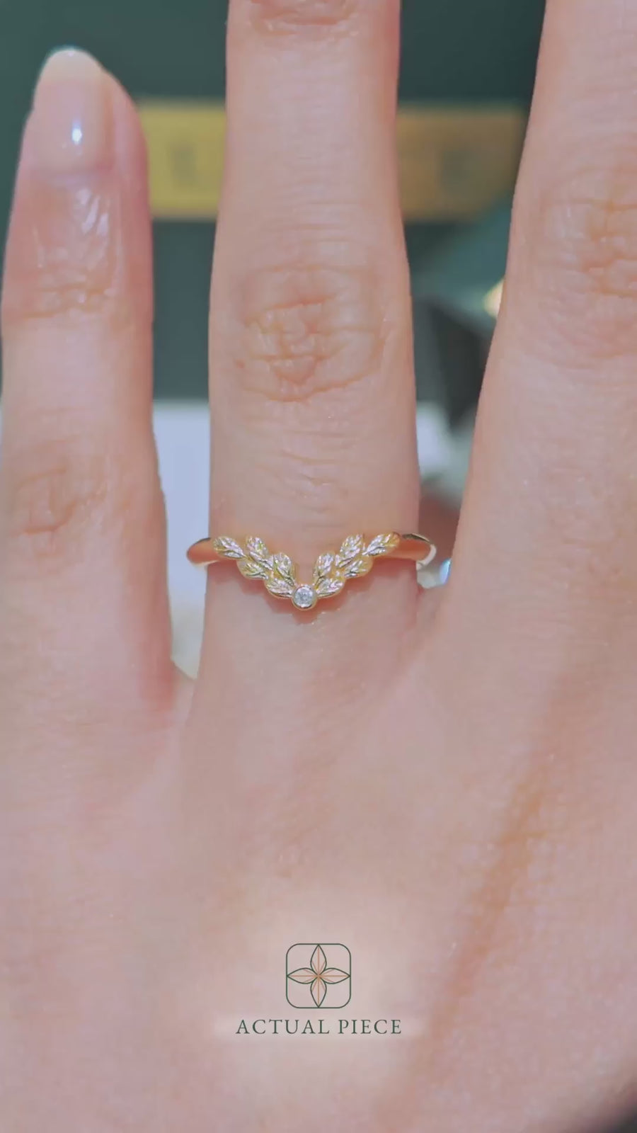 Load and play video in Gallery viewer, LUCCE ECUADORIAN™ Fili Chevron Band Diamond
