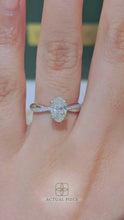 Load and play video in Gallery viewer, LUCCE FIORE™ Oval Lab Diamond 1.01ct E VVS2 IGI 18K White Gold
