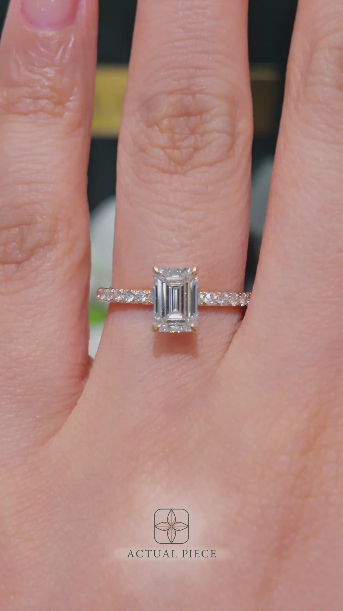 Load and play video in Gallery viewer, LUCCE Pavé Emerald Diamond Engagement Ring with Petal Prongs in Gold or Platinum
