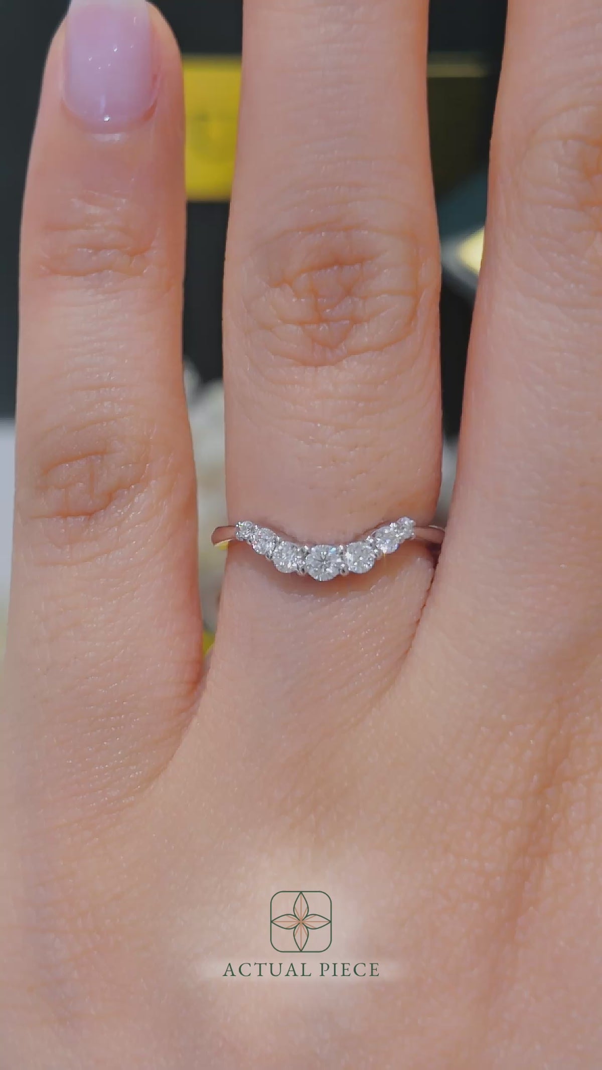 Load and play video in Gallery viewer, LUCCE ANNIE™ 0.18ctw CELESTE™ Moissanite 14K White Gold
