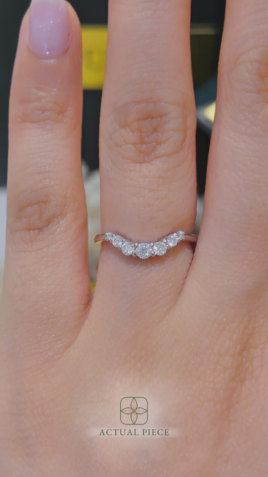 Load and play video in Gallery viewer, LUCCE ANNIE™ 0.18ctw CELESTE™ Moissanite 14K White Gold
